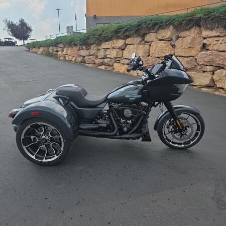 Harley-Davidson® Road Glide 3 2026 thumb 3
