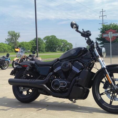 2026 Harley-Davidson® Nightster® Vivid Black Black Trim thumb 2