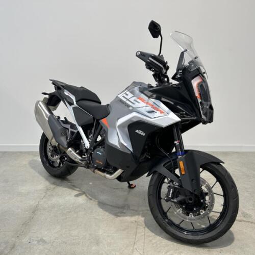 2024 KTM Super Adventure S 1290 in White / Orange thumb 3