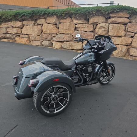 Harley-Davidson® Road Glide 3 2026 thumb 2