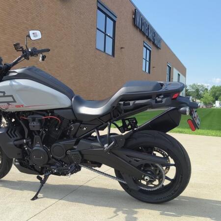 2025 Harley-Davidson® Pan America® 1250 ST Billiard Gray thumb 1