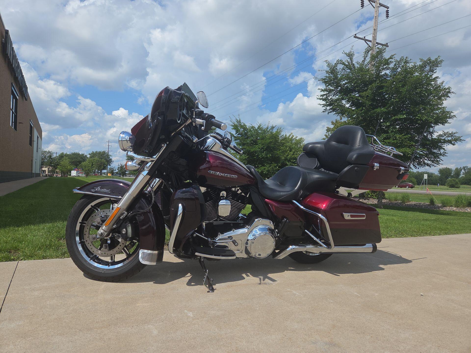 2015 Harley-Davidson® Ultra Limited Low Two-Tone Mysterious Red Sunglo/Blackened Cayenne Sunglo