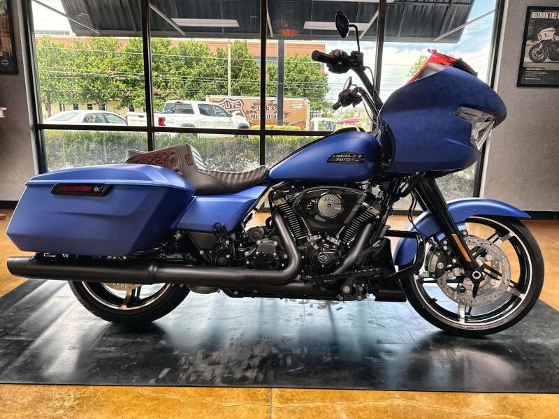 2026 Harley-Davidson® Road Glide® Aurora Blue Denim Black Trim