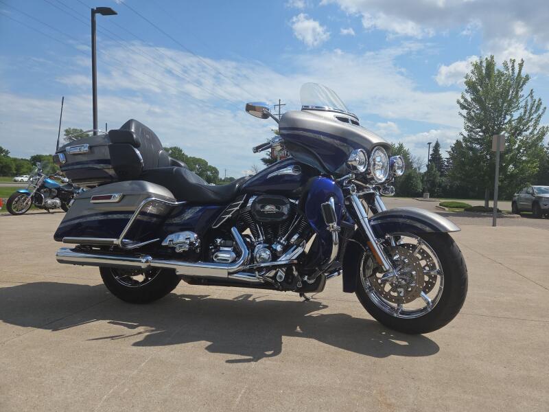 2016 Harley-Davidson® CVO™ Limited Palladium Silver/Phantom Blue