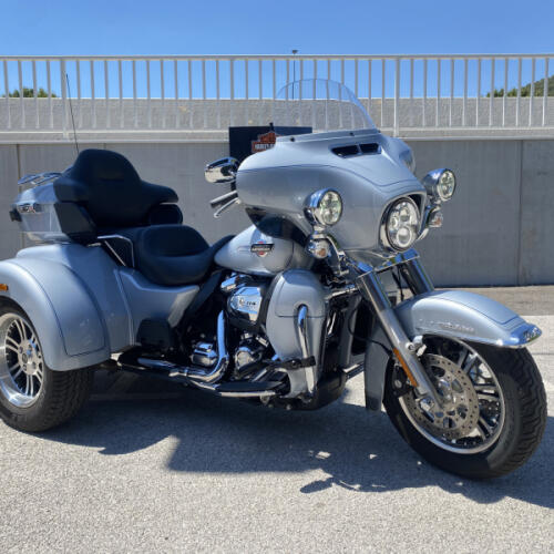 2023 Harley-Davidson® Tri Glide® Ultra thumb 2