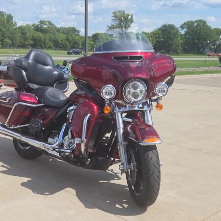 2017 Harley-Davidson® Ultra Limited Two-Tone Mysterious Red Sunglo/Velocity Red Sunglo thumb 3