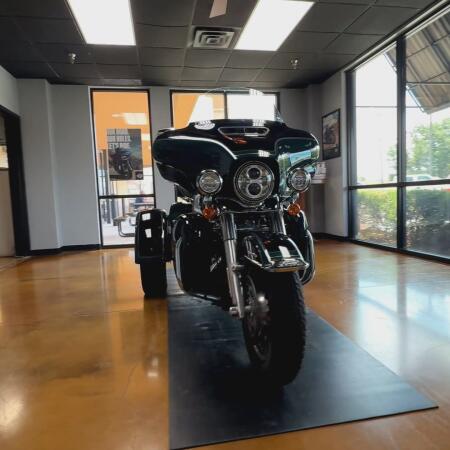 2024 Harley-Davidson® Tri Glide® Ultra Alpine Green / Vivid Black thumb 1