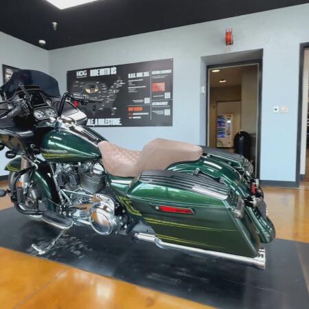 2019 Harley-Davidson® Road Glide® Kinetic Green thumb 3