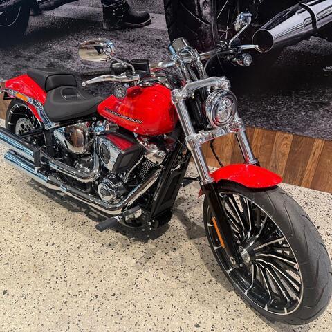 MY26 Harley-Davidson Softail Breakout 117 w/ABS (FXBR) Blood Orange thumb 1