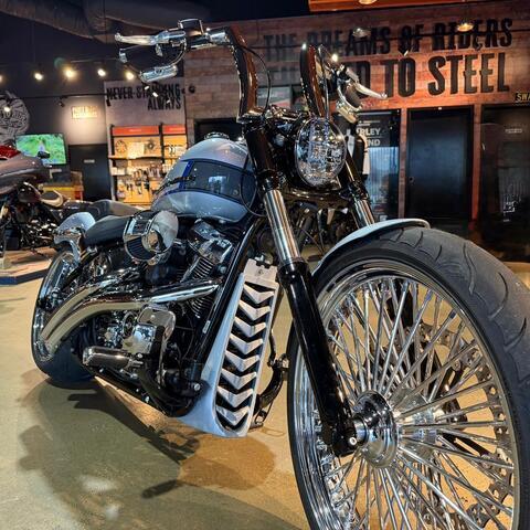 Harley-Davidson® Breakout™ 2023 FXBR thumb 1