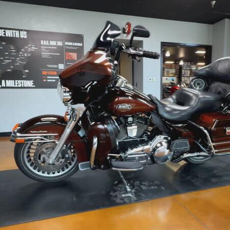 2011 Harley-Davidson® Electra Glide® Ultra Classic® DK/LT ROOT BEER thumb 2