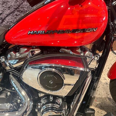 MY26 Harley-Davidson Softail Breakout 117 w/ABS (FXBR) Blood Orange thumb 3