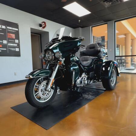 2024 Harley-Davidson® Tri Glide® Ultra Alpine Green / Vivid Black thumb 0