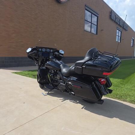 2020 Harley-Davidson® Ultra Limited Vivid Black - Black Finish thumb 1