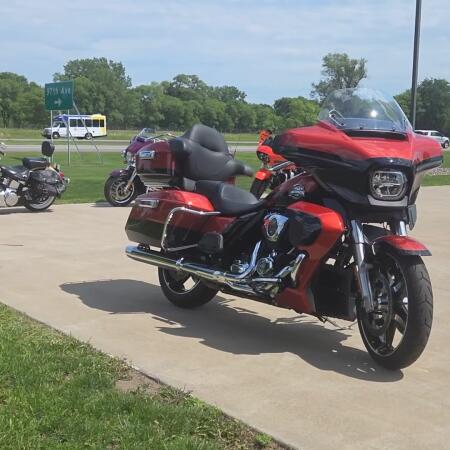 2025 Harley-Davidson® Street Glide® Ultra Whiskey Fire / Vivid Black thumb 1