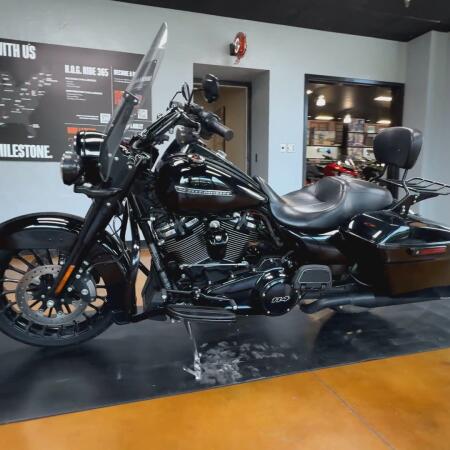 2019 Harley-Davidson® Road King® Special Vivid Black thumb 2