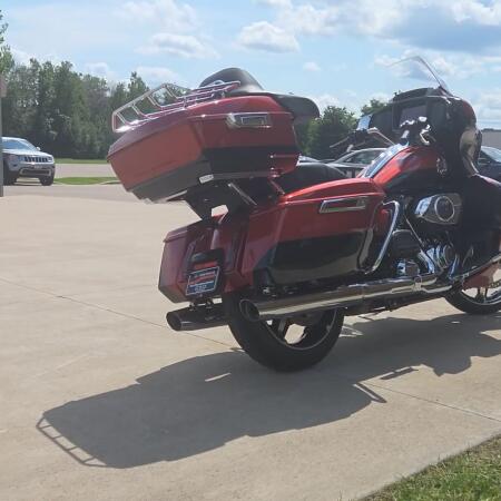 2025 Harley-Davidson® Street Glide® Ultra Whiskey Fire / Vivid Black thumb 3