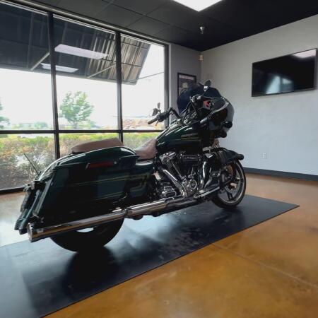 2019 Harley-Davidson® Road Glide® Kinetic Green thumb 1